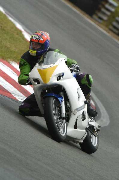 The SV650 in motion - Brands 15th June 2005 The SV650 in motion - Brands 15th June 2005