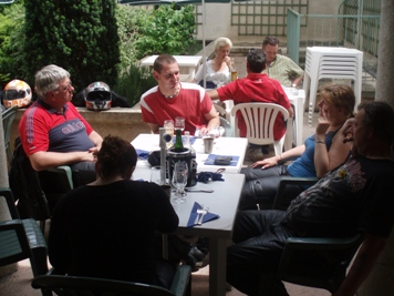 Lunchtime in the shade Lunchtime in the shade