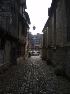 Alley to Honfleur Harbour Alley to Honfleur Harbour